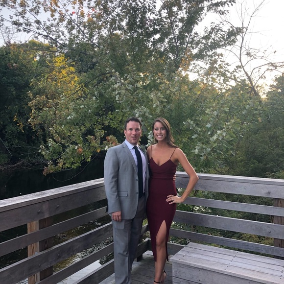 Perfect for a wedding guest, especially this fall! Wine red midi dress, classy! - Picture 6 of 7